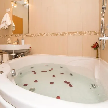 App Sea View In Old Town With Balcony *