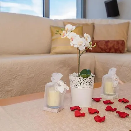 App Sea View In Old Town With Balcony