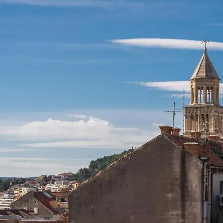 App Sea View In Old Town With Balcony