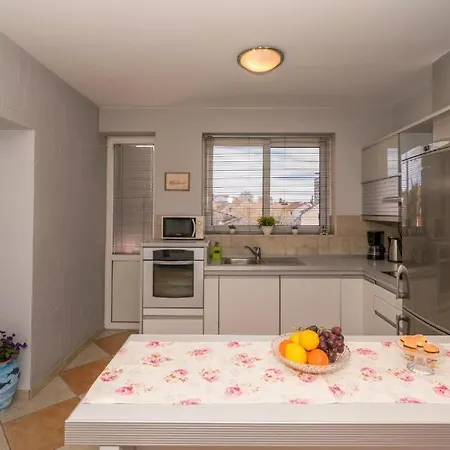 Appartement App Sea View In Old Town With Balcony *