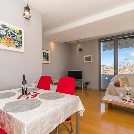 Apartment App Sea View In Old Town With Balcony Split