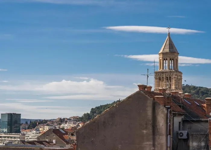 App Sea View In Old Town With Balcony