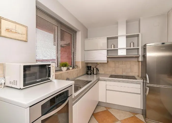 App Sea View In Old Town With Balcony