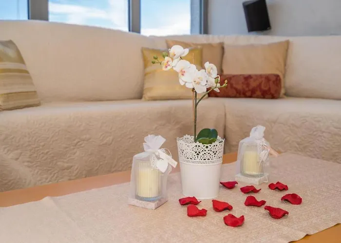 App Sea View In Old Town With Balcony